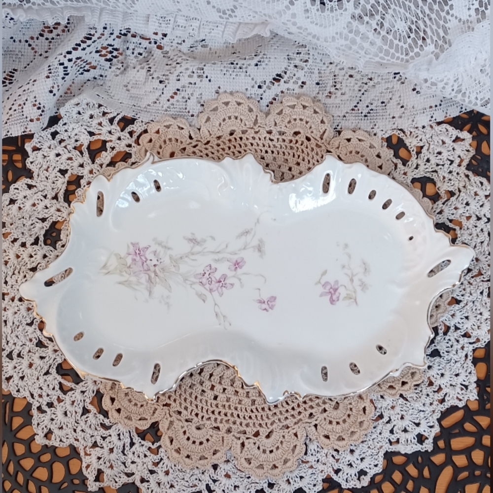 VINTAGE PORCELAIN VANITY/DRESSER TRAY FLORAL/IRIS GOLD TRIM BRUNSWICK GERMANY